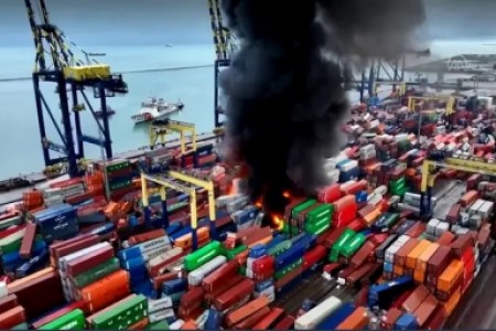 The fire of the Turkish port of Iskenderun has renewed.. Syria's ports return to work
